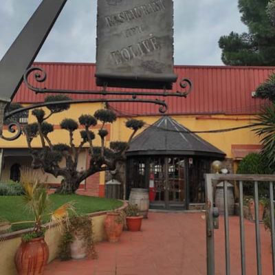 Vista del acceso de entrada al restaurante